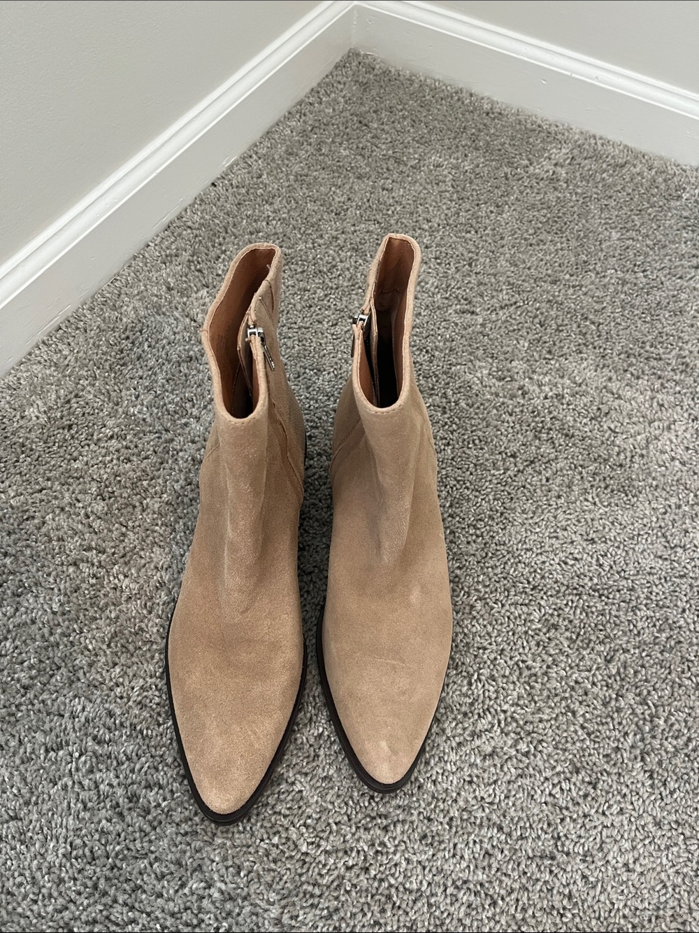 Madewell Suede Ankle Boots in tan- Women's Zip Closure Size 10